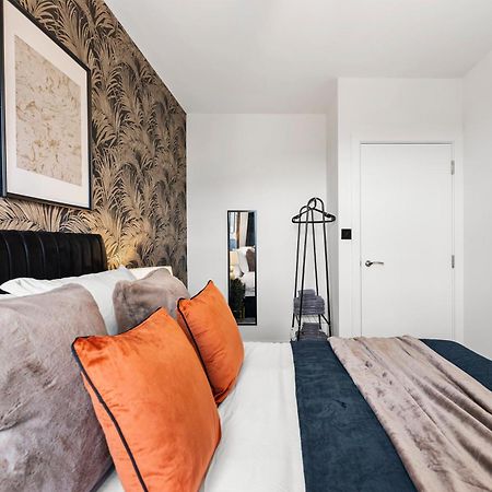 Stylish Two-Bedroom Flat In NWI Esterno foto