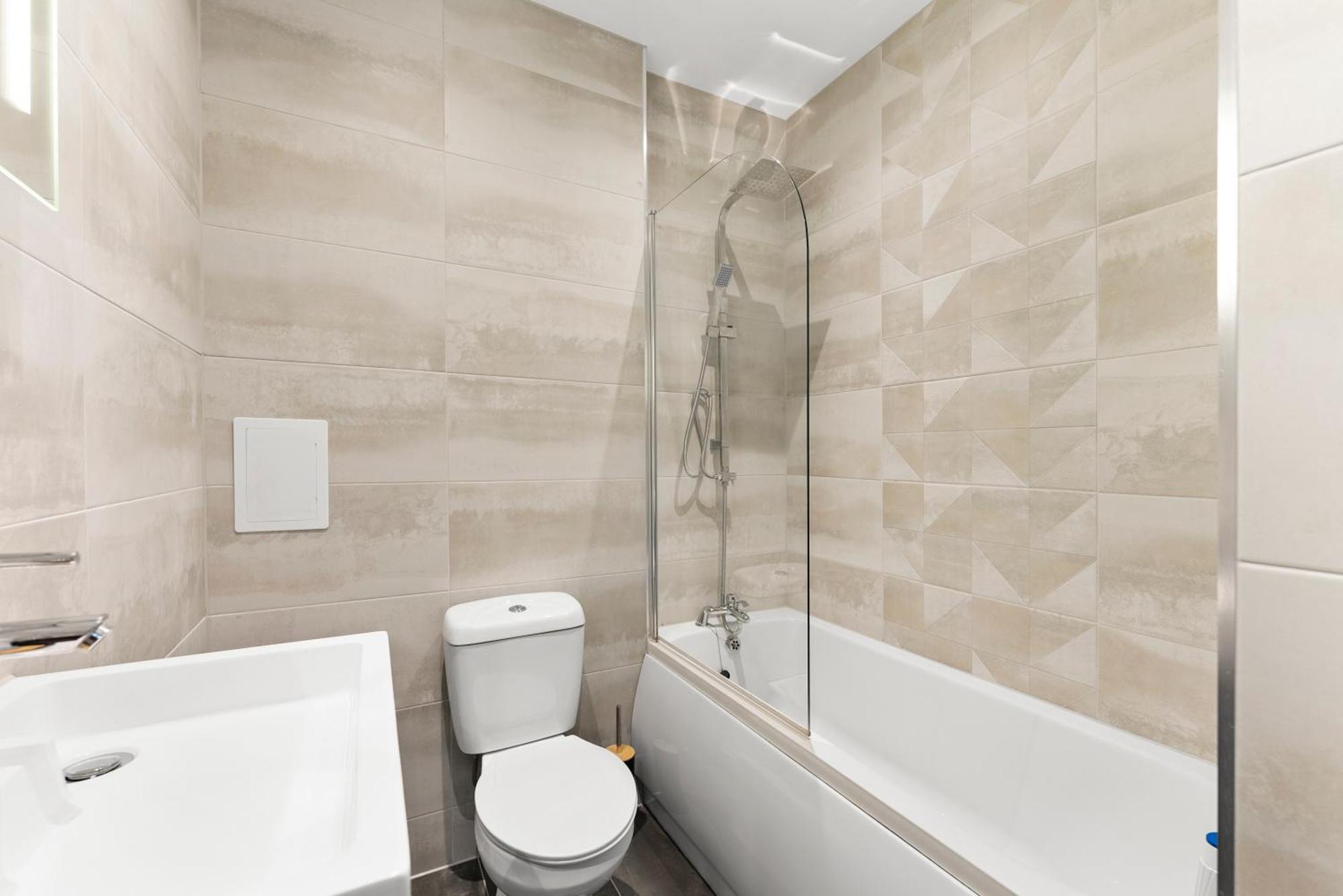 Stylish Two-Bedroom Flat In NWI Esterno foto