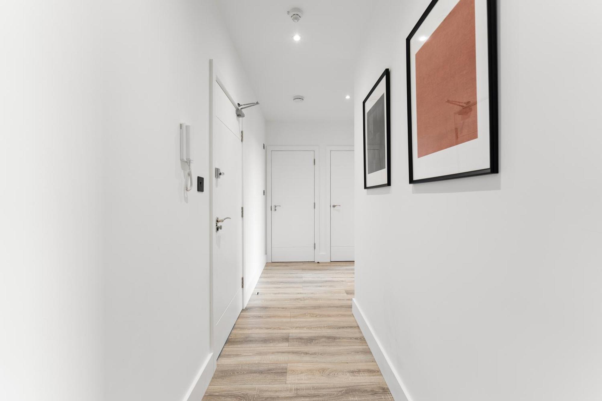 Stylish Two-Bedroom Flat In NWI Esterno foto