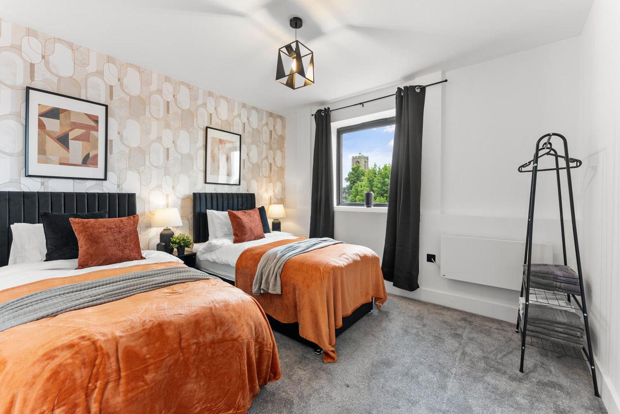 Stylish Two-Bedroom Flat In NWI Esterno foto