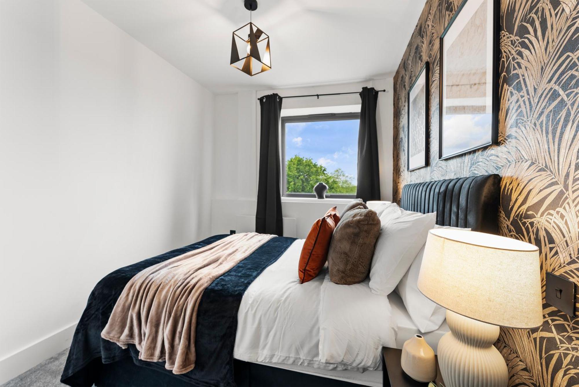 Stylish Two-Bedroom Flat In NWI Esterno foto