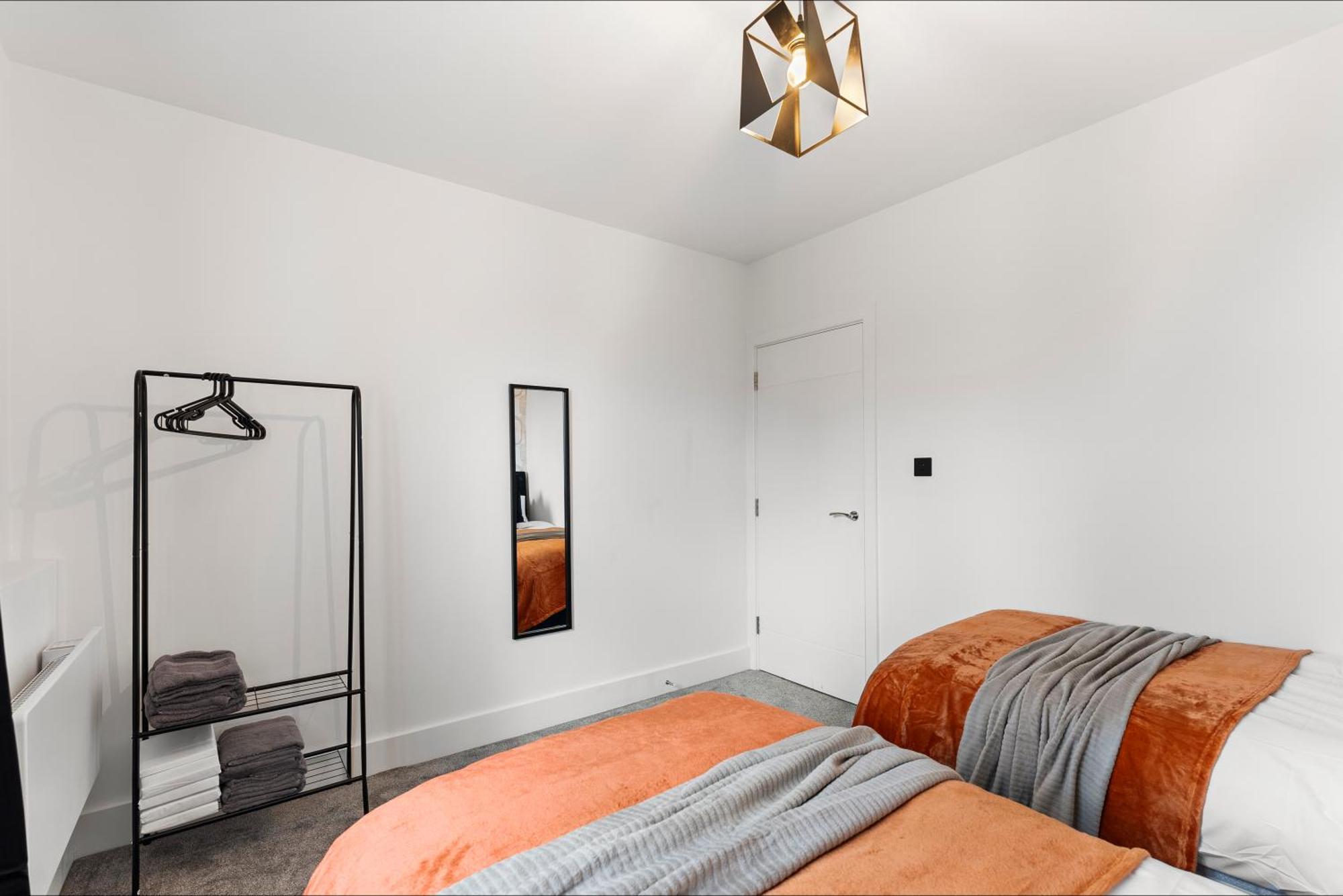 Stylish Two-Bedroom Flat In NWI Esterno foto